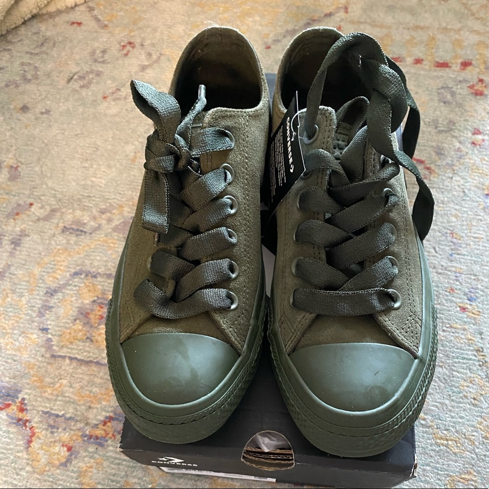 NIB converse sneakers - size 7 in utility green CTAS OX